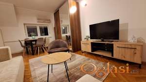 Odlična garsonjera u Centru !