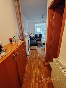 Izdajem dvosoban namešten stan na Miljakovcu 3