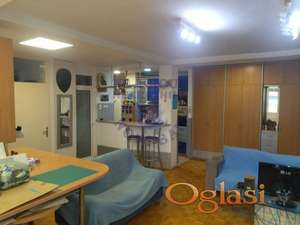 Odličan dvosoban stan na Bulevaru oslobođenja!