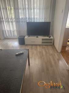 NAMEŠTEN DVOSOBAN STAN NA ODLIČNOJ LOKACIJI, SOCIJALNO
