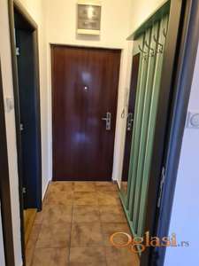 Izdajem odlican kompletno opremljen dvosoban stan