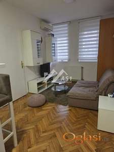 Izdajem veoma lep potpuno renovicarn jednoiposoban stan u Centru !!! ID#5104