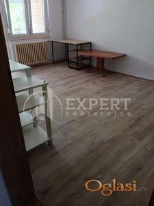 Odličan  trosoban stan 81m2, 1.sprat, na top lokaciji kod Saborne crkve