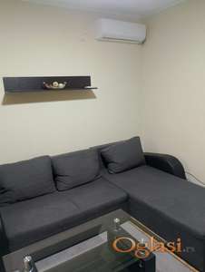 NAMEŠTEN JEDNOIPOSOBAN STAN NA TELEPU U BLIZINI LIMANA 280 EVRA