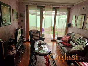 ODLIČAN DVOIPOSOBAN STAN SA GARAŽOM