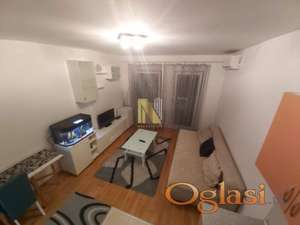 Nameštena garsonjera, Janka Čmelika