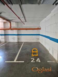 Odlično garažno mesto na prodaju blizu Socijalnog i glavne železničke stanice