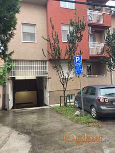 Izdajem garažu u Stevana Sremca