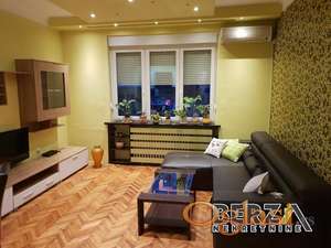 PRELEP KOMPLETNO NAMEŠTEN DVOSOBAN STAN U CENTRU GRADA