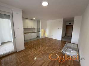 Dvosoban, delimično namešten stan u novogradnji, Bulevar Evrope