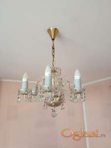 Dva kristalna i jedan stakleni luster