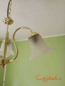 Dva kristalna i jedan stakleni luster