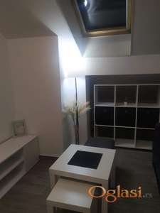 Izdajem namestenu garsonjeru u centru Novog Sada!