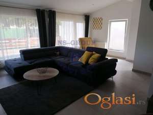 Ova fantastična, kompletno renovirana kuća sa nalazi u srcu Sajlova.