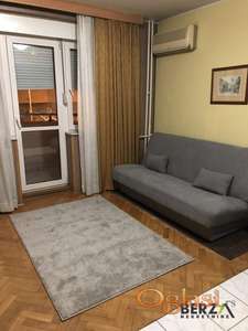  KOMFORNA GARSONJERA U CENTRU