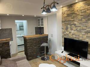 Izdavanje stanova Novi Sad – Garsonjera Petrovaradin, odlična lokacija, 280€ sa uključenim troškovima