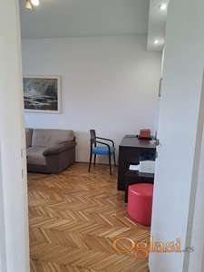 Izdajem dugoročno dvosoban stan u Banatiću
