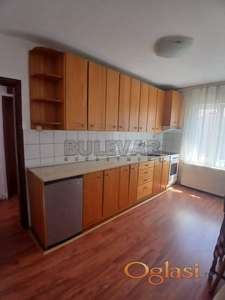 Izdaje se dvosoban stan u kući, u Cetinjskoj ulici, 68m2