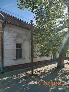Starinska vojvodjanska kuca u centru Bele Crkve - odlicna investicija