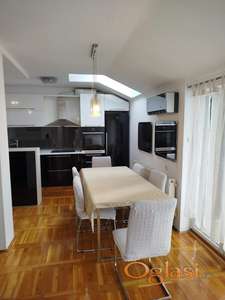 HIT PONUDA-ČETVOROSOBAN NAMEŠTEN STAN U PETRA DARPŠINA ULICI 500 EVRA