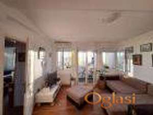 Izdaje se troiposoban dupleks stan na Limanu 1