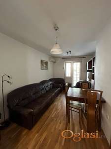 ODMAH USELJIV 1.5 stan površine 36 m² na odličnoj lokaciji u ulici Toplice Milana.