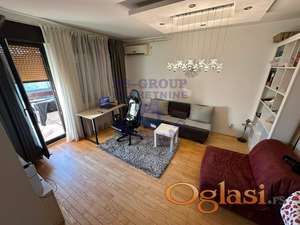 Odlican dvosoban stan na Podbari !