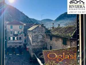 Na prodaju dvosoban stan Stari Grad Kotor