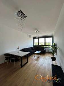 PREDIVAN, KOMPLETNO NAMEŠTEN DVOSOBAN STAN SA GARAŽNIM MESTOM