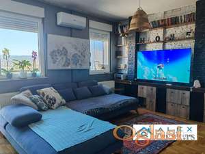 Odličan troiposoban stan na Bulevaru Evrope