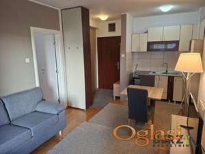  KOMPLETNO NAMEŠTEN JEDNOIPOSOBAN STAN KOD FUTOŠKE PIJACE