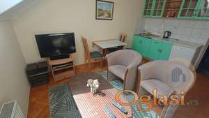 pDVOIPOSOBAN STAN SA TROKOVIMA AVIJACIJA  ppdivdivdivAgencijska ifra 9100270 Stan se nalazi na 2 Spratu kue koja se koristi