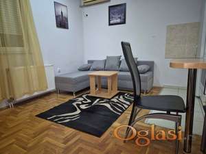 NAMEŠTEN JEDNOIPOSOBAN STAN NA BULEVARU EVROPE KOD HOTELA SHERATON 350 EVRA