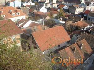 Centar Zemuna kuca sa dva stana-retko u ponudi