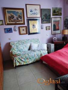 Kuća sa tri stambene jedinice