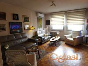 Trgovačka, zgrada povučena od ulice ID#1787