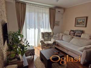 Kompletno namestan sa svim stvarima! Parking + ostava ID#1082