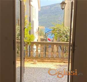 Đenovići 2. red – kuća s parcelom od 1.217 m2