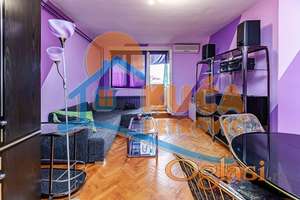 Prelep troiposoban stan na top lokaciji -kod Narodnog pozorišta, 78m2, 5.sprat