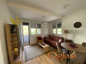 IZUZETAN STAN U JERNEJA KOPITARA, PARKING MESTO