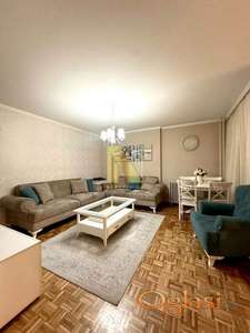 Renoviran dvoiposoban stan na Novom Naselju