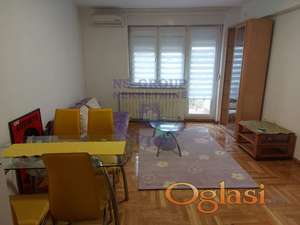 Dvosoban stan na Bulevaru!