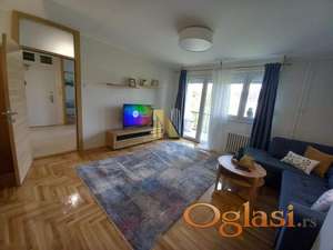 Trosoban, renoviran, namešten stan na Limanu 1