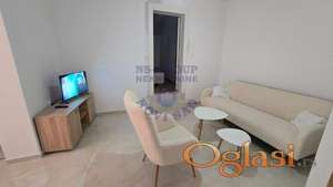 Jednoiposoban, Petrovaradin