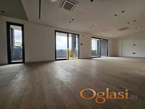 Retko i ponudi, stan površine 221m2 sa krovnom terasom od 220m2 i garažnim mestom