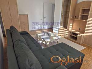 Izdaje se namešten dvosoban stan od 60m² na Novoj Detelinari