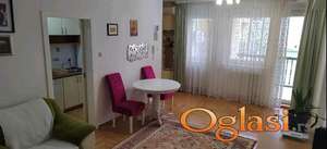 PET FRIENDLY NAMEŠTEN TROSOBAN STAN U CENTRU U ŽELEZNIČKOJ ULICI 600 EVRA