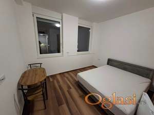 Nova, nameštena garsonjera blizu fakulteta – niski mesečni troškovi