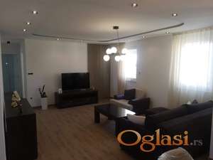 Nov četvorosoban namešten stan,parking-Podbara.131m2-900e