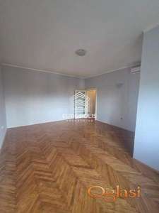 Izdaje se poslovni prostor u blizini Sajma ID#8590